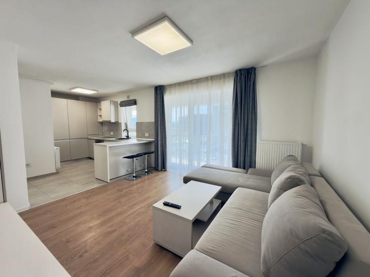 Apartament cu 2 camere semidecomandat în Tractorul