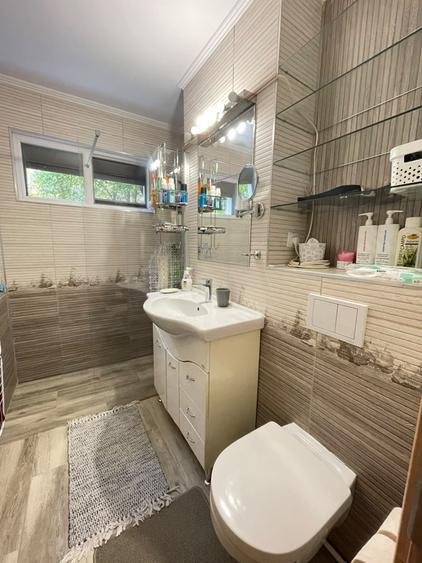 Apartament cu 2 camere semidecomandat, mobilat în Podu Roș