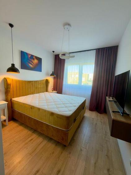 Apartament cu 3 camere decomandat în Tractorul