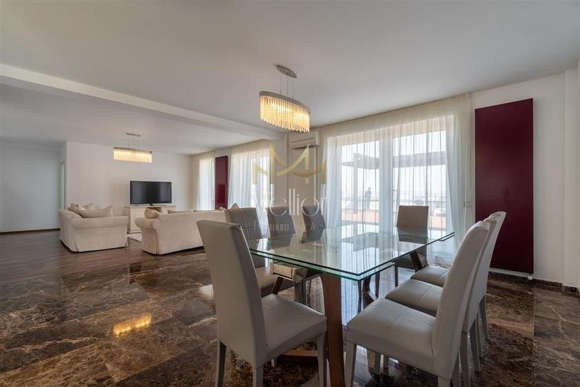 Apartament cu 4 camere semidecomandat în Borhanci