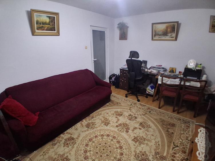 Apartament cu 3 camere semidecomandat, mobilat în Păcurari
