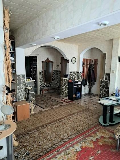 Apartament cu 4 camere decomandat în Coman