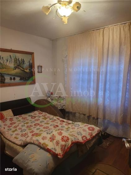 Apartament cu 3 camere semidecomandat în Central