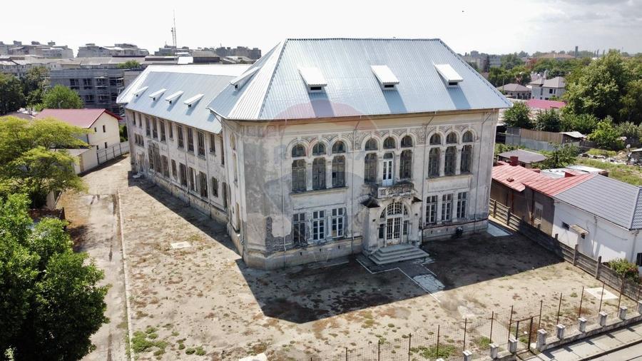 Spațiu comercial, de 2,500 mp, în Ultracentral