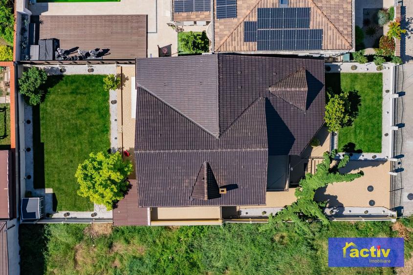 Casă individuală cu 7 camere cu Teren 473 Mp în Sud