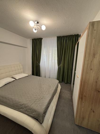 Apartament cu 3 camere decomandat în Exterior Vest