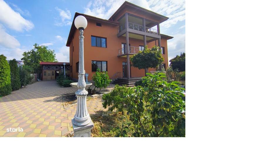 Casă individuală cu 8 camere cu Canalizare în Brădești