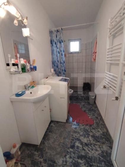 Casă individuală cu 4 camere cu Canalizare în Sud