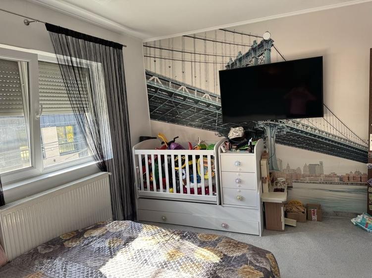 Apartament cu 3 camere decomandat în Spitalul Județean