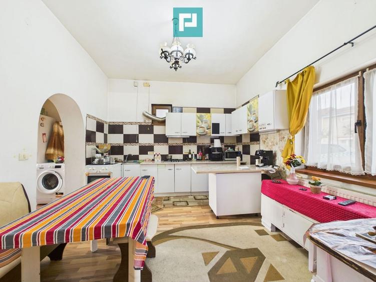 Casă individuală cu 6 camere cu Teren 249 Mp în Pârneava