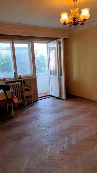 Apartament cu 3 camere semidecomandat în Tomis Nord