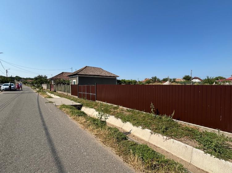 Casă cu 3 camere cu Teren 1587 Mp în Pătulele