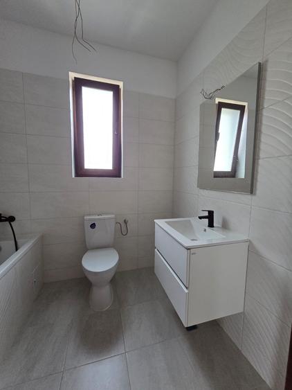 Casă individuală cu 4 camere cu Canalizare în Sud-Vest