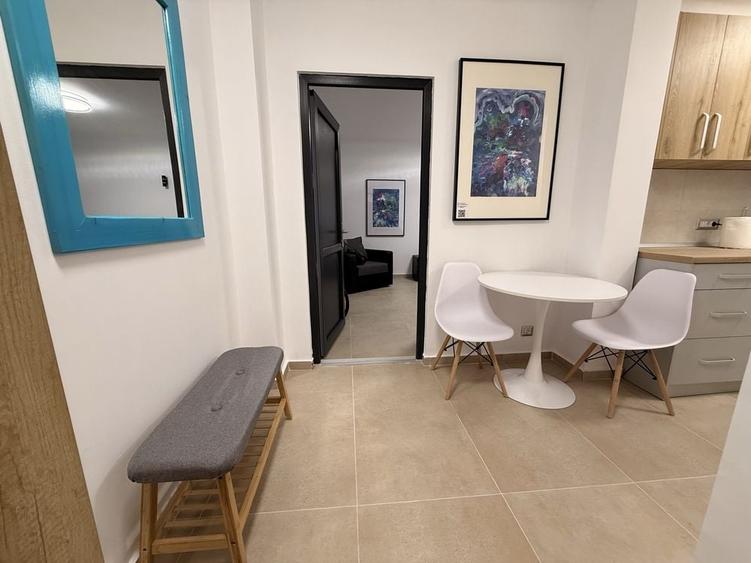 Apartament cu 2 camere decomandat în Rovine