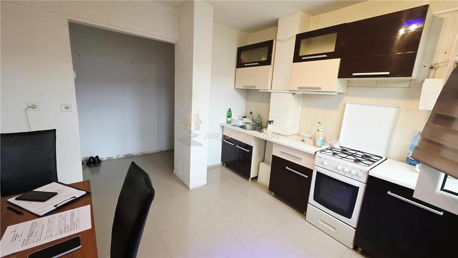 Apartament cu 3 camere semidecomandat, mobilat în Grigorescu