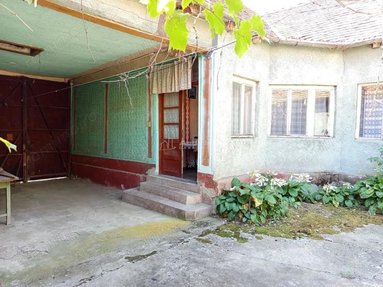 Casă cu 5 camere cu Teren 1439 Mp în Iam