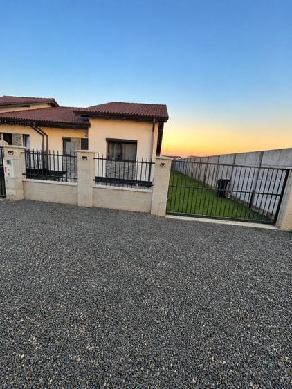 Duplex cu 3 camere cu Canalizare în Moșnița Nouă