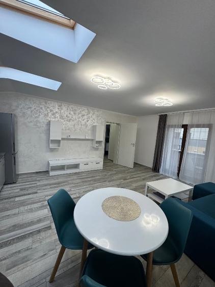 Apartament cu 3 camere decomandat, mobilat în Tractorul