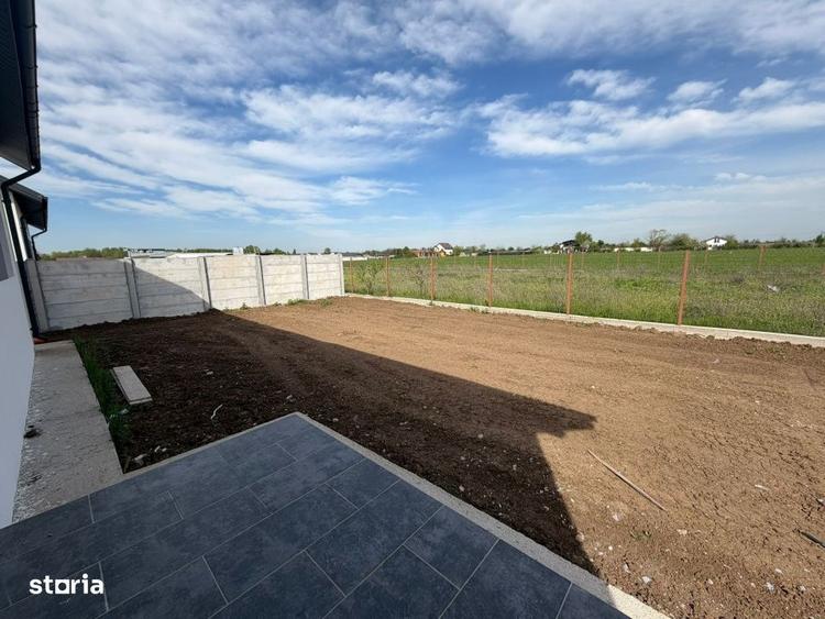 Casă cu 4 camere cu Teren 400 Mp în Domnești