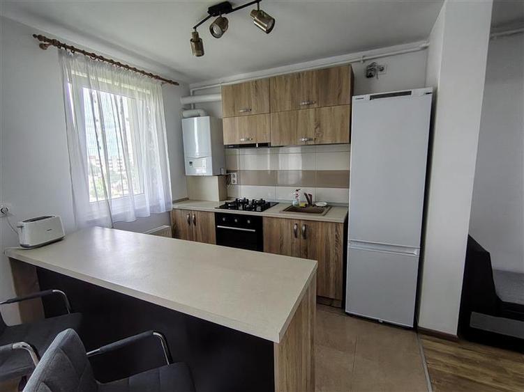 Apartament cu 2 camere decomandat, mobilat în Tractorul