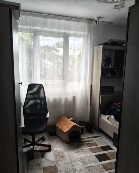 Apartament cu 3 camere semidecomandat în Drumul Taberei