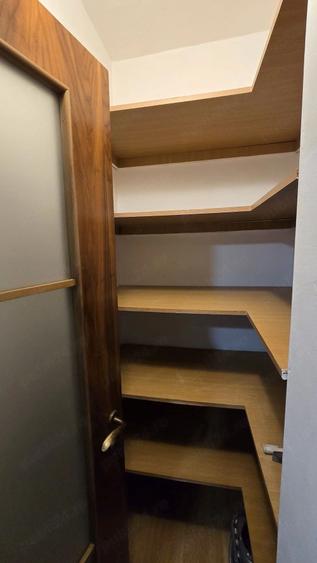 Apartament cu 4 camere semidecomandat în Teiul Doamnei