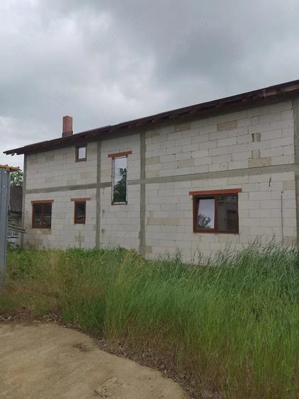 Casă cu Teren 1253 Mp în Central