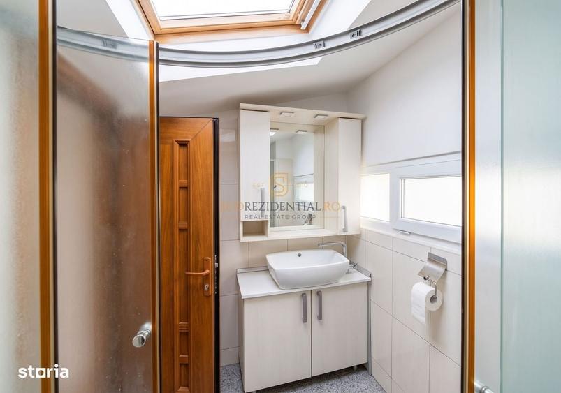 Apartament cu 3 camere în Apărătorii Patriei