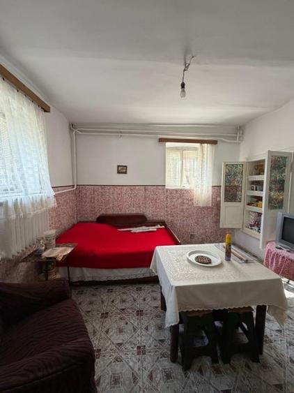 Casă individuală cu 6 camere cu Canalizare în Central