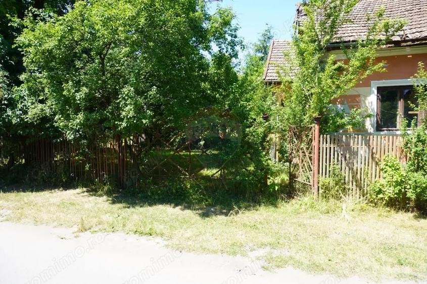 Casă cu 2 camere cu Teren 1958 Mp în Tisa