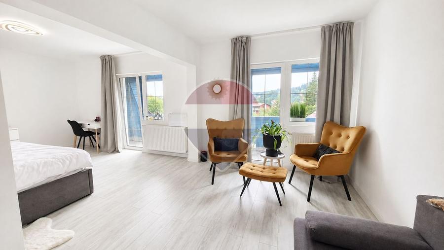 Duplex cu 13 camere cu Teren 240 Mp în Cioplea