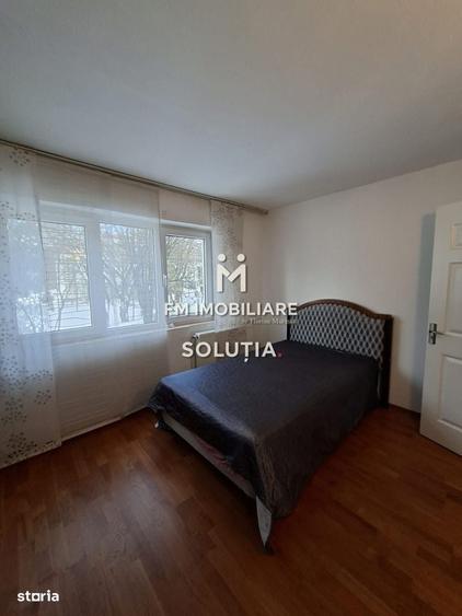 Apartament cu 4 camere decomandat în Central