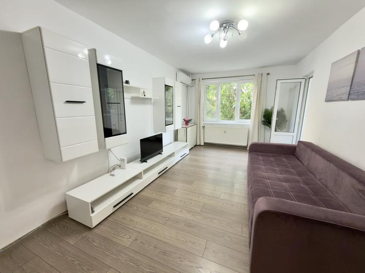 Apartament cu 3 camere decomandat, mobilat în Moșilor