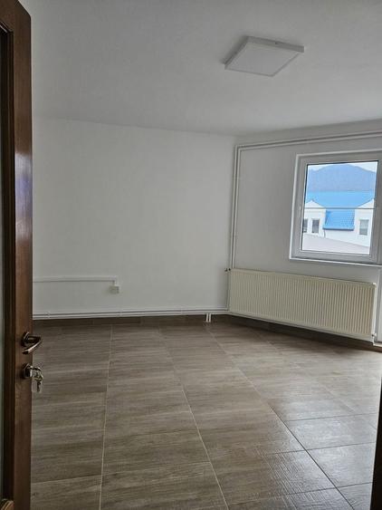 Birou, de 20 mp, în Calea București