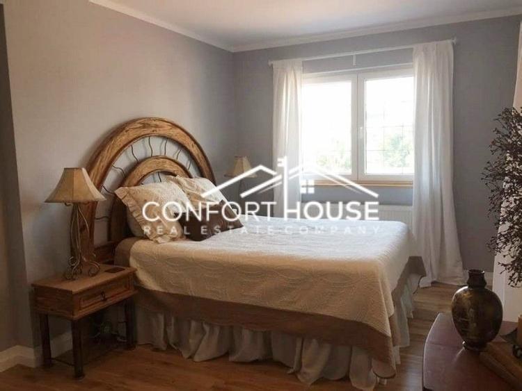 Duplex cu 8 camere cu Canalizare în Iancu Nicolae