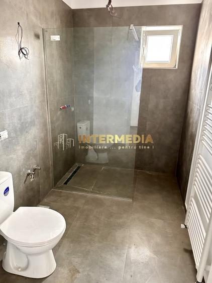 Casă individuală cu 11 camere cu Canalizare în Tolstoi