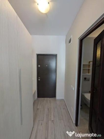 Apartament cu 3 camere semidecomandat în Florești