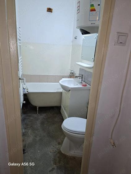 Apartament cu 3 camere semidecomandat în Cet