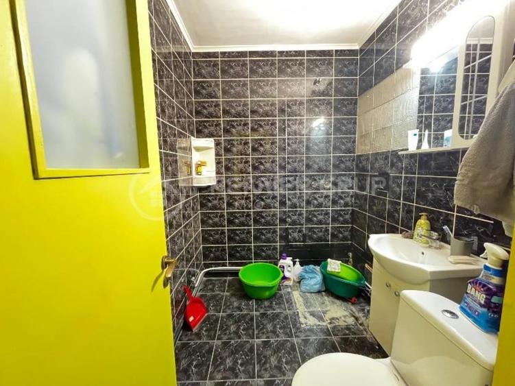 Apartament cu 4 camere decomandat în Alexandru cel Bun