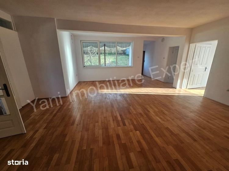 Casă cu 4 camere în Central