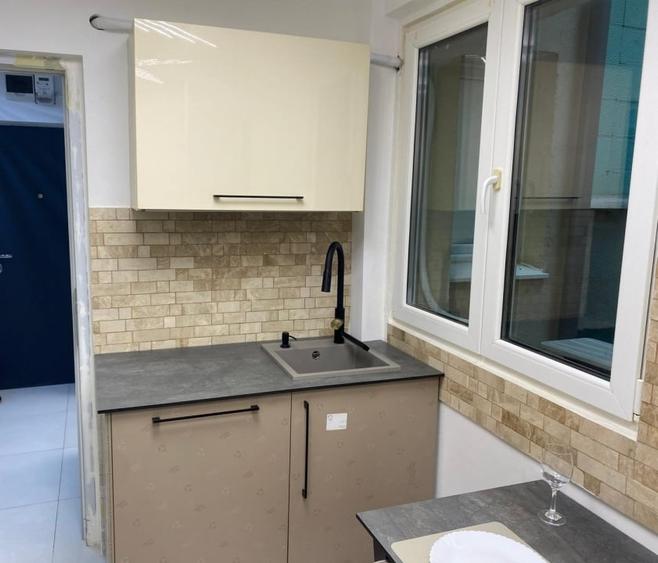 Apartament cu 2 camere decomandat, mobilat în Eroii Revoluției