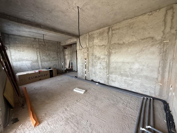 Apartament cu 3 camere decomandat în Urseni