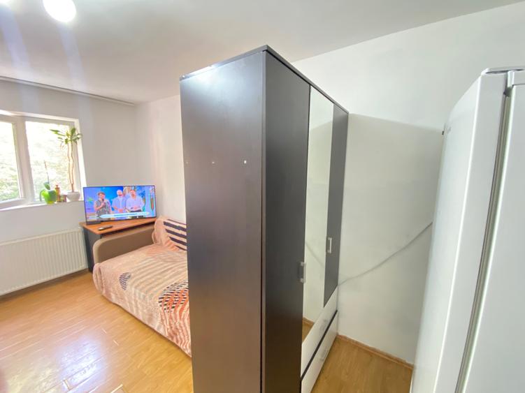 Proprietar garsoniera de vanzare etaj 1 UMT - 5