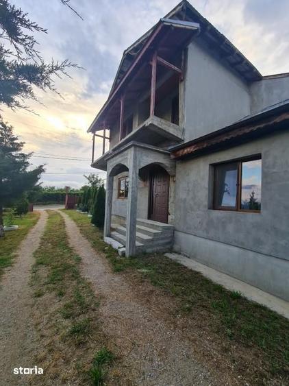 Casă cu 7 camere cu Teren 2000 Mp în Periș