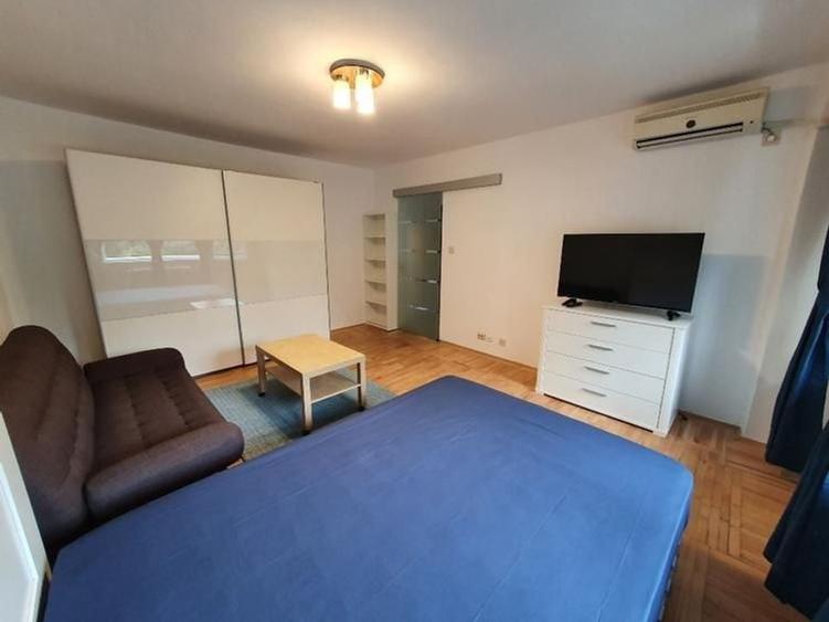 Garsonieră decomandată în Decebal