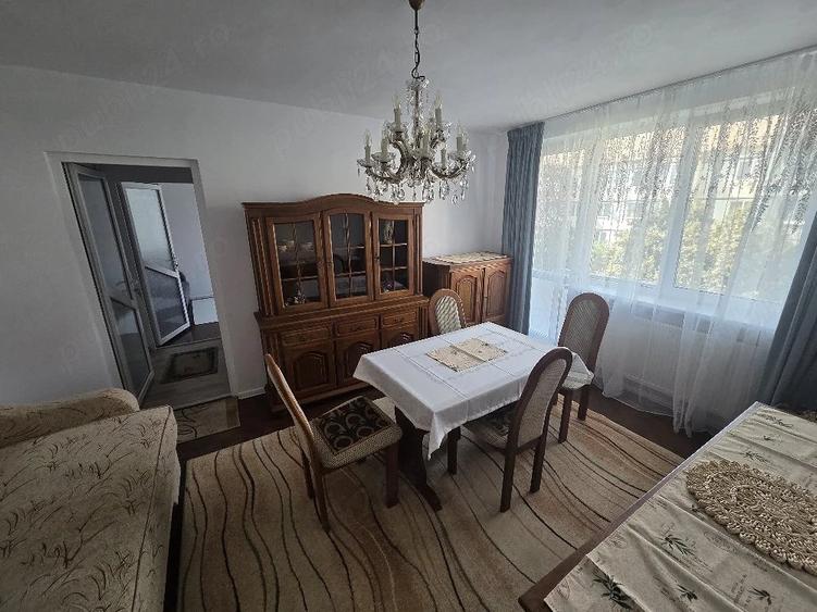 Apartament cu 3 camere semidecomandat în Central