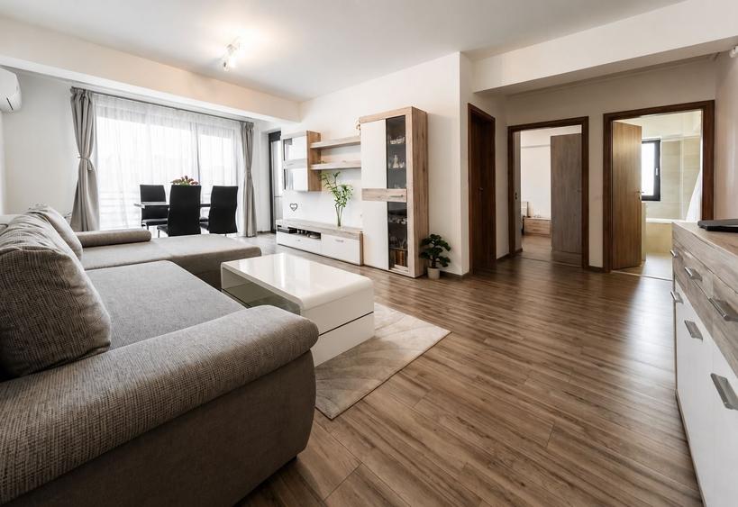 Apartament cu 3 camere decomandat în Girocului
