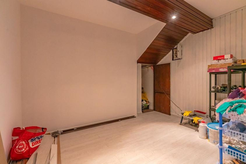 Casă individuală cu 5 camere cu Canalizare în Lunca Calnicului