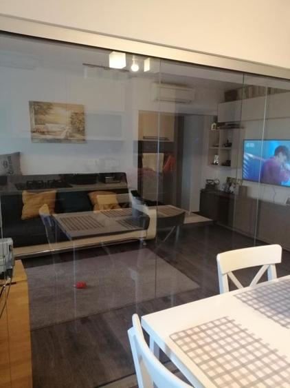 Apartament cu 3 camere semidecomandat, mobilat în Dristor