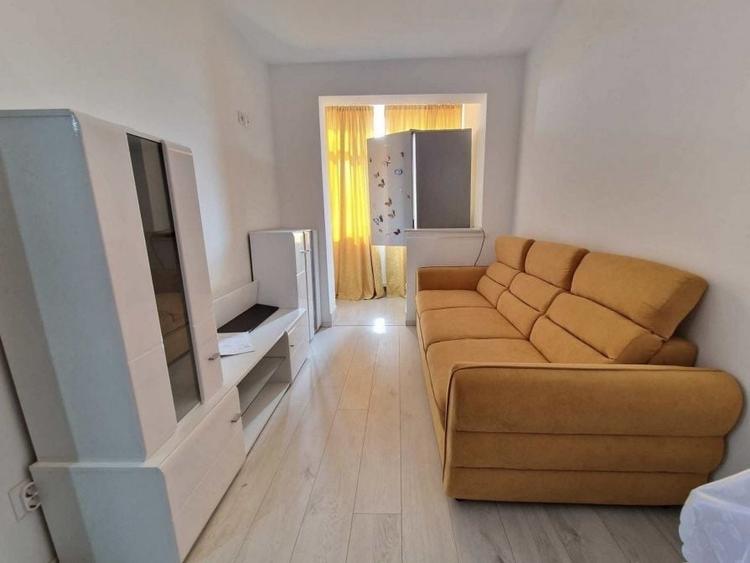 Apartament cu 3 camere decomandat în Preajba Mare